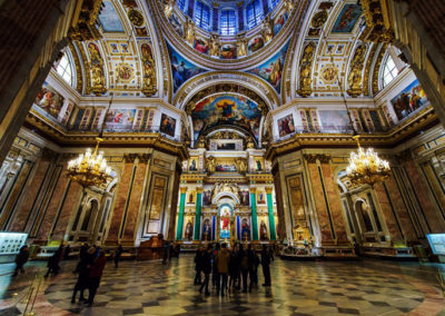 El-suntuoso-interior-de-la-catedral-de-San-Isaac-de-San-Petersburgo-2