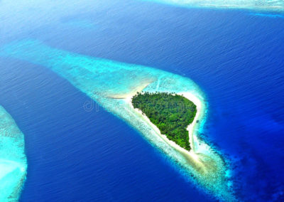 atolón-o-seenu-atoll-el-sur-de-addu-la-mayoría-del-atolón-de-las-islas-de-maldivas-56908681