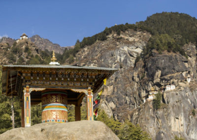 templo-de-la-jerarquía-del-s-de-taktshang-goemba-o-del-tigre-bhután-90988579